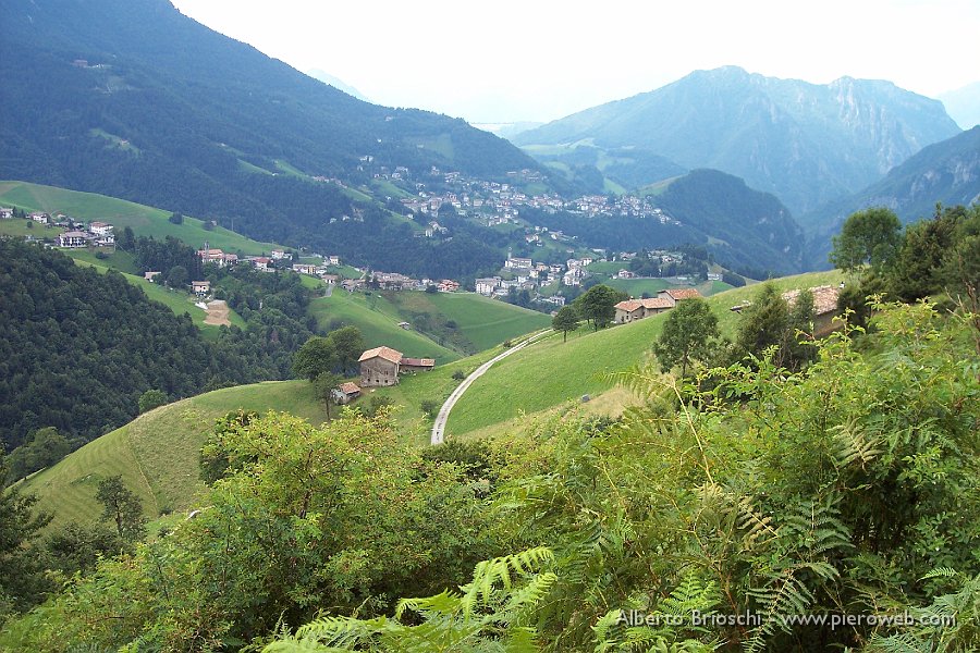 dal grem vs oic.JPG - Dal monte di Zambla vista verso Oltre il Colle